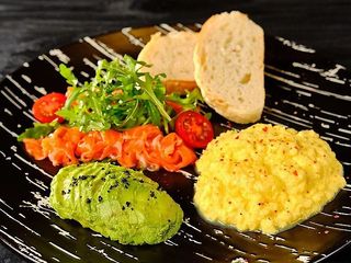 Скрембл з лососем та авокадо (320г)