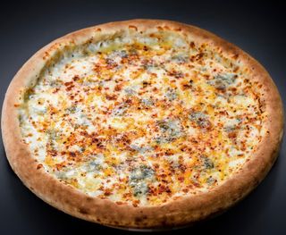 Pizza Pe Vatră Hot Cheese 28cm