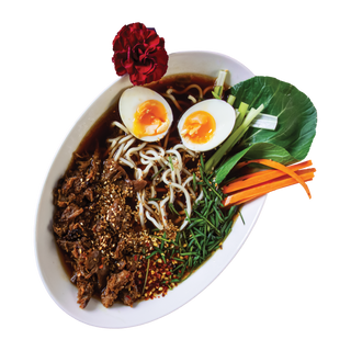 Ramen sezamowy z szarpaną wołowiną