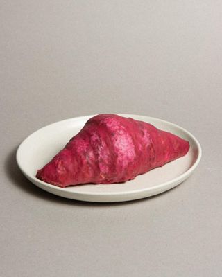 Круасан з маскарпоне та чорницею