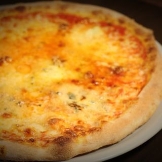 Pizza 4 Quesos (33 Cm.)