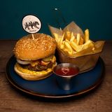 Бургер фірмовий меню