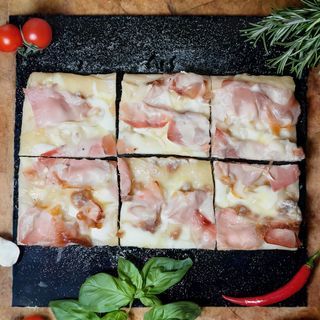 Pizza speck e provola 30x20cm