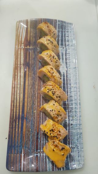 Japan Roll Salmón flambeado (8 Uds.)
