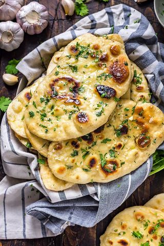 Cheese garlic naan