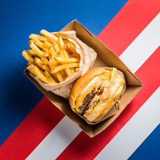 B.L.U. Bacon Lovers United + Fries 