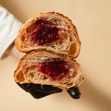 Круасан вишня з шоколадним кремом (160г)