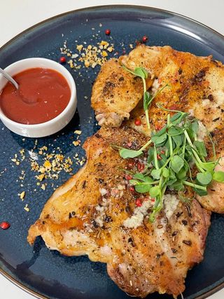 Фермерське курча на грилі з овочами (300г)