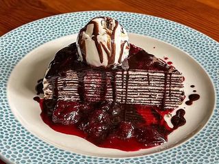 Шоколадний млинцевий торт (160г)