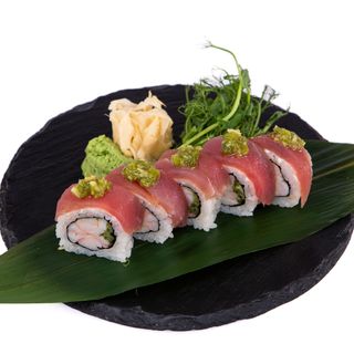 Kab. z opalanym tuńczykiem i gotowanymi krewetkami