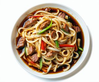 31E. Udon saltati con misto di carne al sughetto