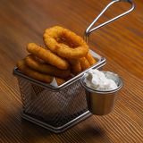 Луковые кольца фри с кетчупом