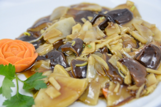 Fideo con bambú y setas chinas