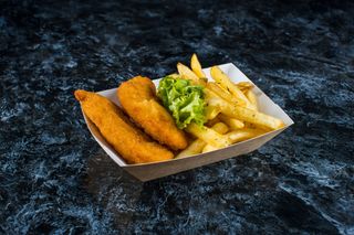 Gujoane de pui cu cartofi prăjiți