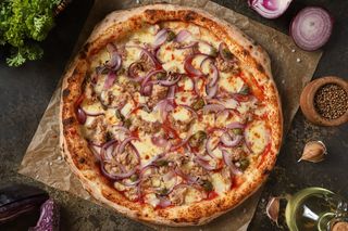 Пицца "Тунец и каперсы"