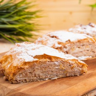 Домашен щрудел с фермерски ябълки и орехи (350г)