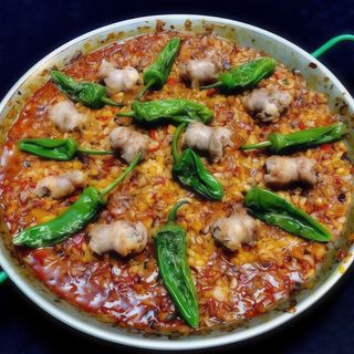 PAELLA DE SEPIA, MEJILLONES Y PIMIENTO