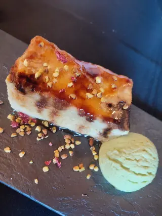 Torrija de brioche y azúcar cremat