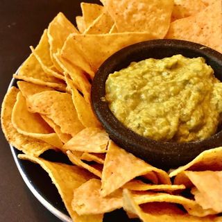 Nachos Con Guacamole