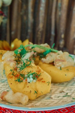 Картопля запечена з салом та кмином