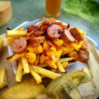 Loaded fries (Sausages)