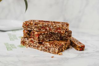 Енергийно барче със супер храни и бадеми