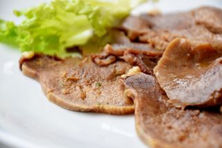 Телешки език с масло (150г)