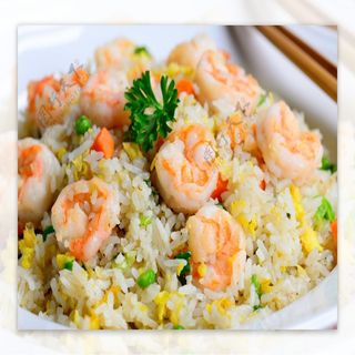 Riso saltato con uovo e gamberi