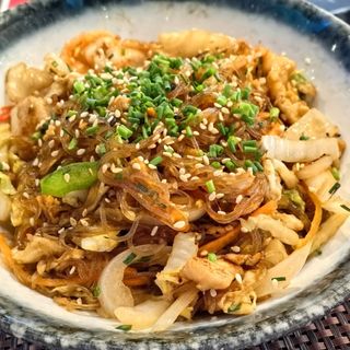 23A.- Wok Tallarines De Arroz Con Pollo