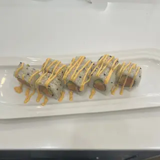 242. Uramaki spicy salmone