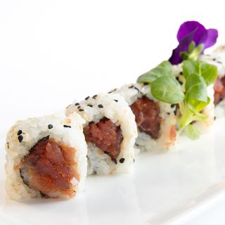 42. Uramaki Spicy Maguro - 8 pz