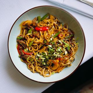 Локшина удон з телятиною (290г)