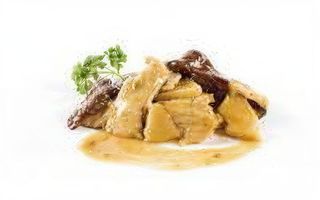 186 Pollo con funghi e bambu