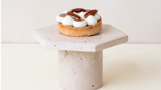 Mazurek z praliną pekan i wanilią (Monoporcja)