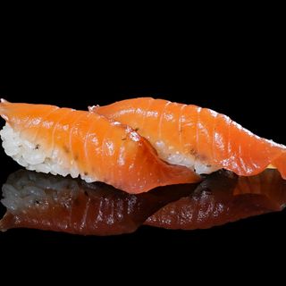 138 Nigiri sake affumicato 2 pezzi