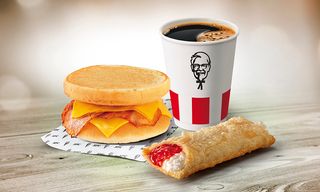 ყავა და ტოსტი ბეკონით + ღვეზელო