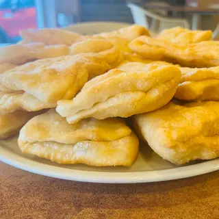 Mekitsi con feta 