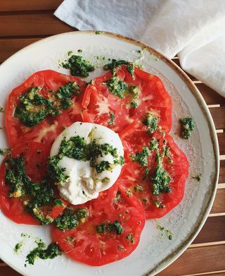 Ensalada De Tomate Con Burrata