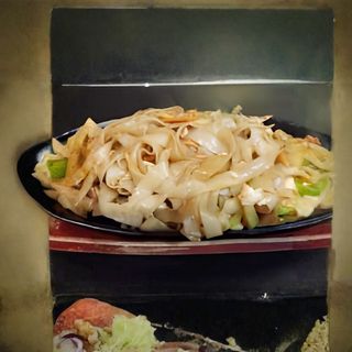 Tallarines De Arroz Con Pollo