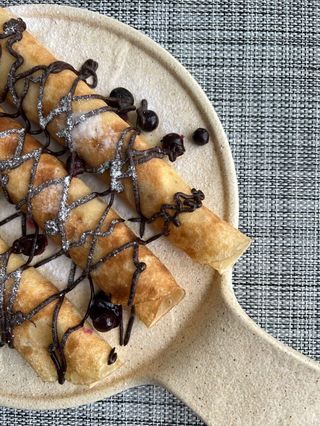 Блинчики с творогом, изюмом, свежими ягодами