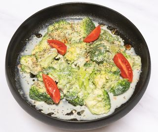 Броколи със сирена (300г)