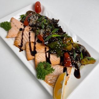 Семга с овощами