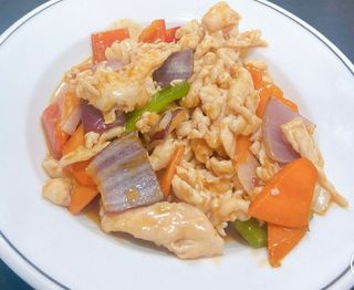 Pollo Con Salsa Yuxiang (Picante)