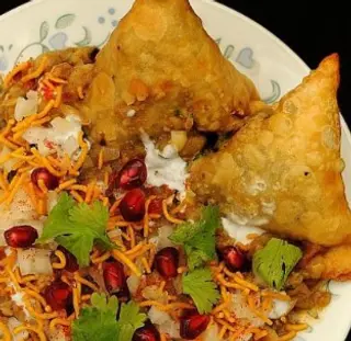 Samosa chaat