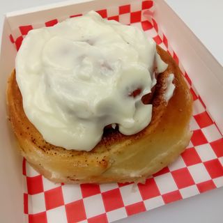 Roll De Canela Con Topping Clásico