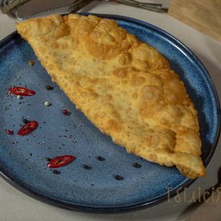 Чебуреки з телятиною свининою та сиром