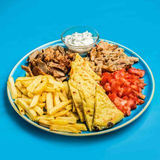 piatto pita gyros pollo e maiale