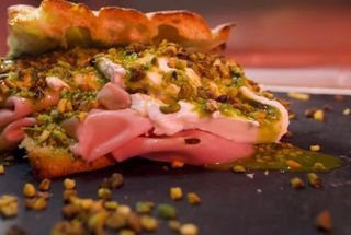 Schiacciata ripiena con mortadella stracciata di burrata e pistacchi 