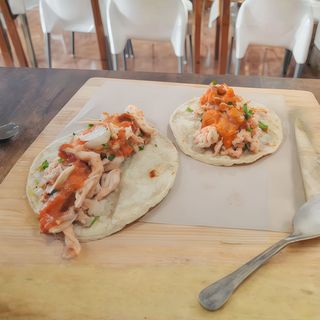 Tacos de Tinga 4 unidades