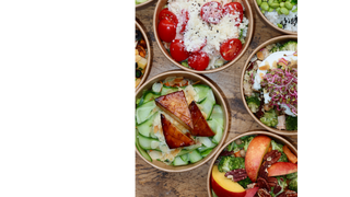 Sałatka z jajkiem sadzonym